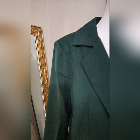 ANDREE by Unit Business as Usual Blazer in Emerald green. Size Small NWT - Picture 12 of 13